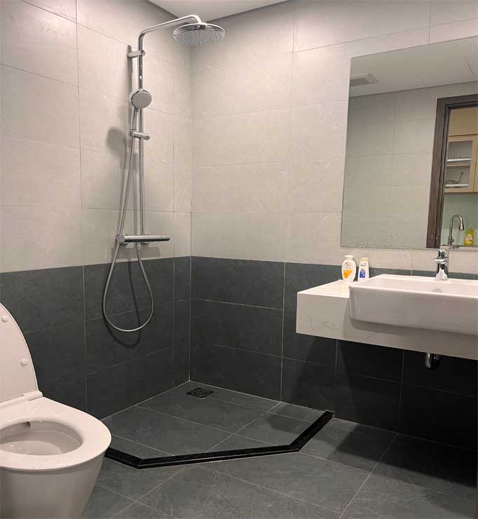 Phòng tắm sang trọng homestay Vinhome Grand Park, Quận 9