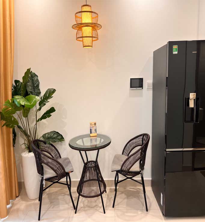 Phòng khách homestay Vinhome Grand Park thoáng sáng