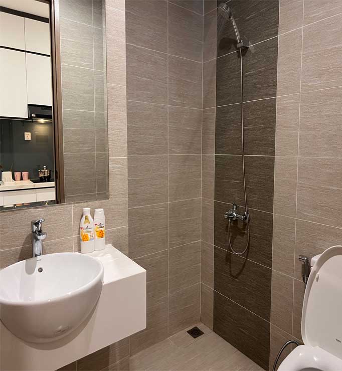 bathroom-with-shower-heater-grand-park-homestay
