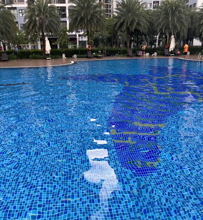 Hồ bơi lớn tại Vinhome Grand Park dành cho khách nhà S205, khu vực người lớn và trẻ em, không gian rộng rãi và an toàn