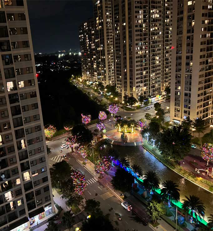 Ban công view đẹp tại homestay Airbnb Vinhome Grand Park Quận 9 Long Bình