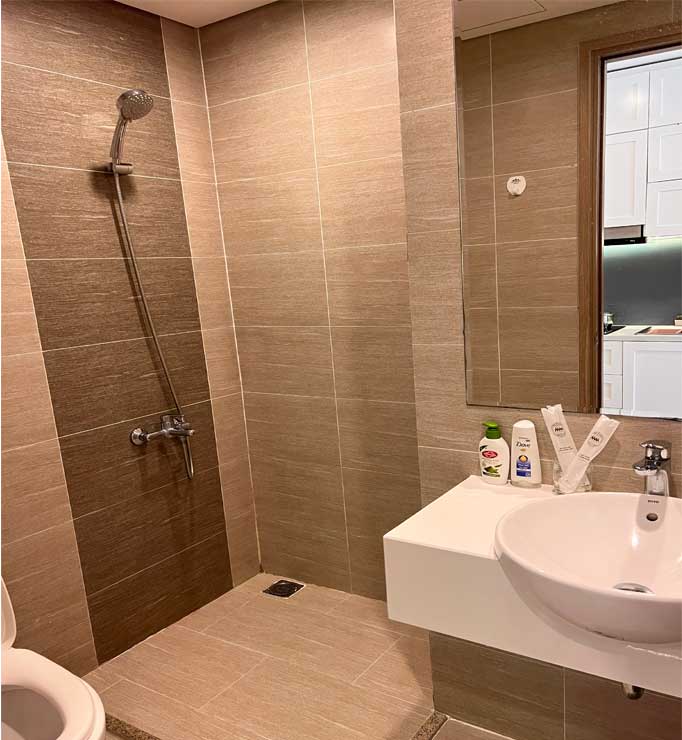 Phòng tắm hiện đại sạch sẽ – Homestay S2.03 Vinhome Grand Park Romantic Stay Airbnb Quận 9