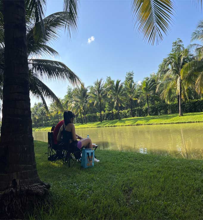 Khu vườn xanh tại Airbnb Vinhome Grand Park.