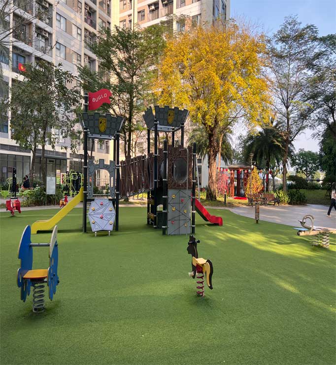 Công viên bóng mát với khu vui chơi trẻ em tại Vinhome Grand Park, không gian an toàn và thư giãn