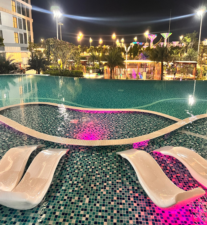 8-the-opus-one-vinhomes-grand-park-saltwater-pool-view